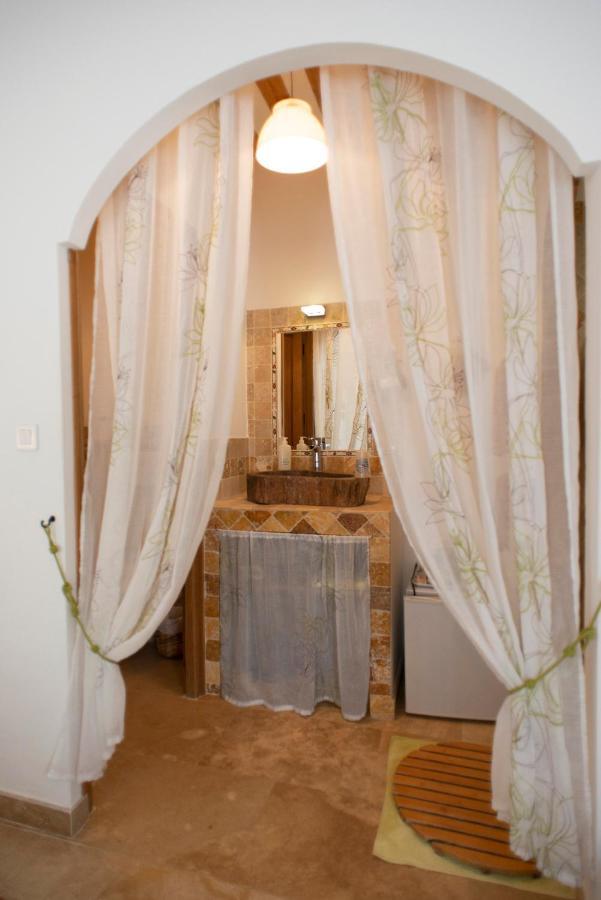 Les Manaux En Provence Bed & Breakfast Roquevaire Eksteriør bilde