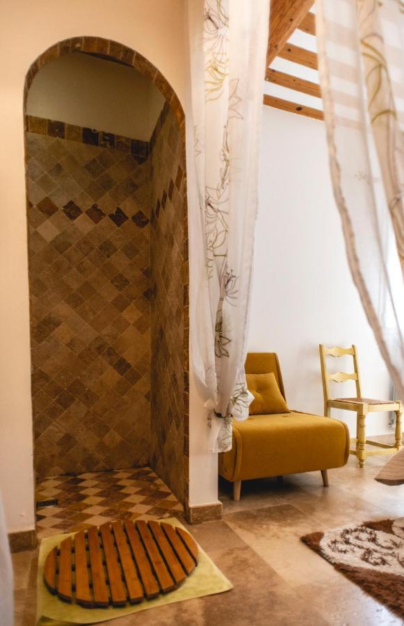 Les Manaux En Provence Bed & Breakfast Roquevaire Eksteriør bilde