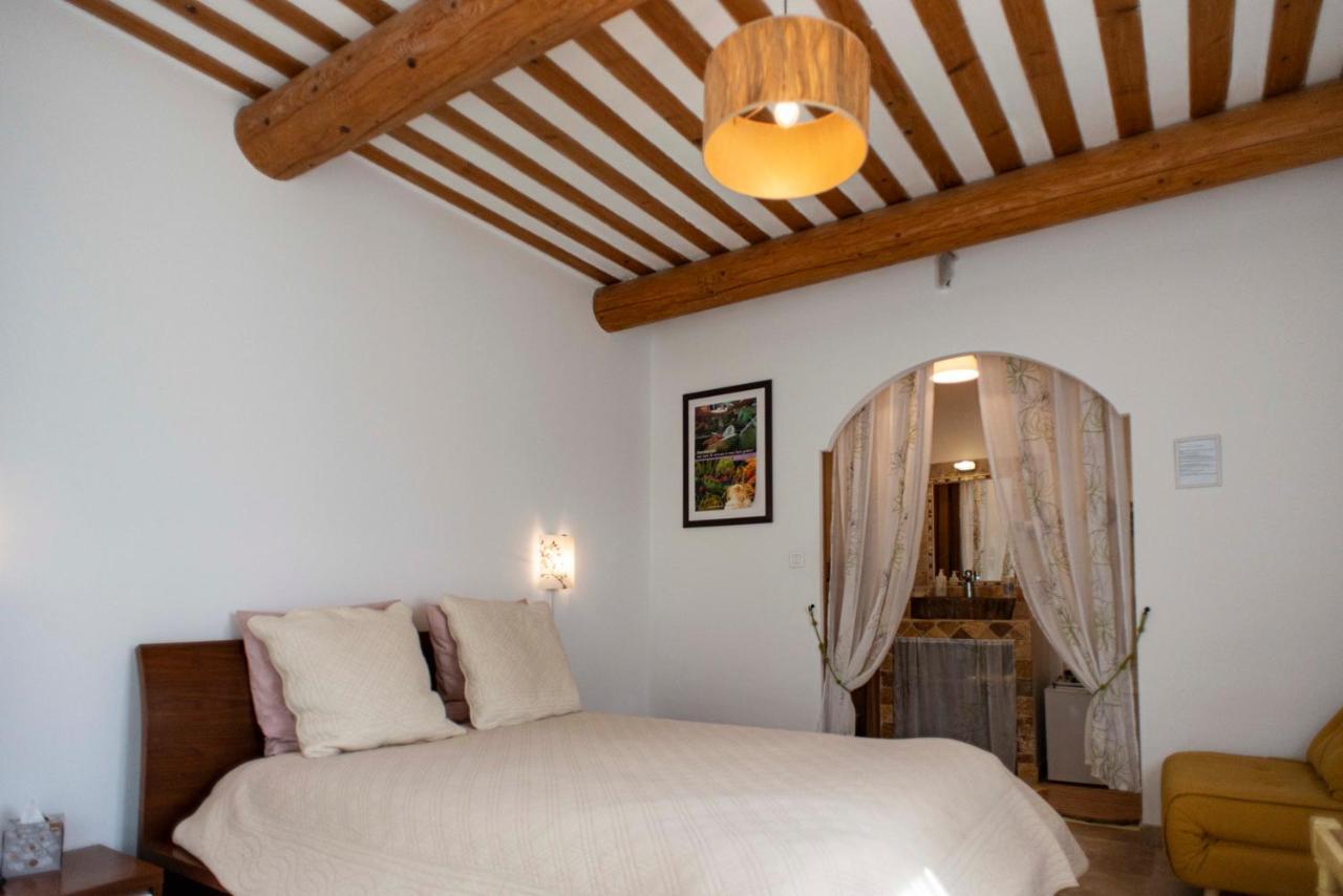 Les Manaux En Provence Bed & Breakfast Roquevaire Eksteriør bilde
