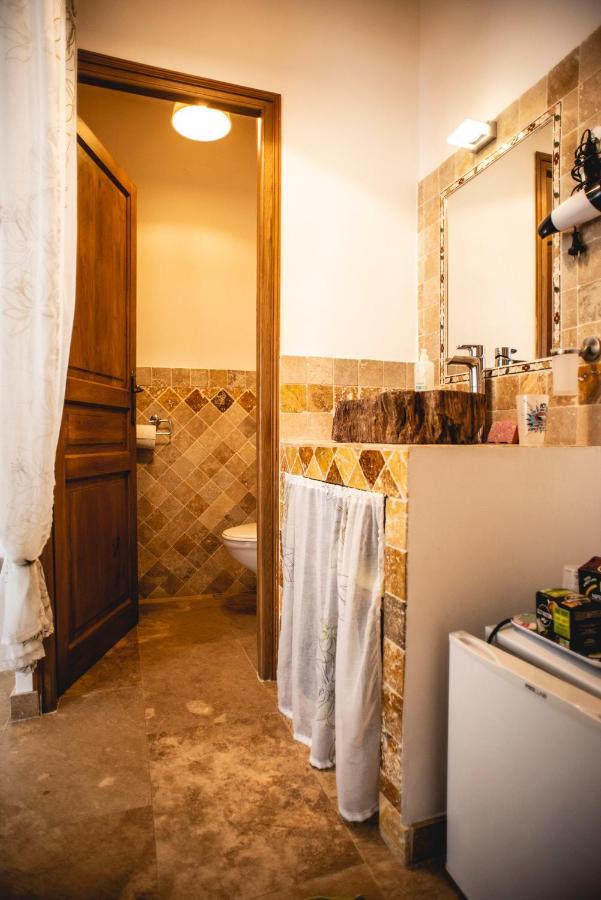 Les Manaux En Provence Bed & Breakfast Roquevaire Eksteriør bilde