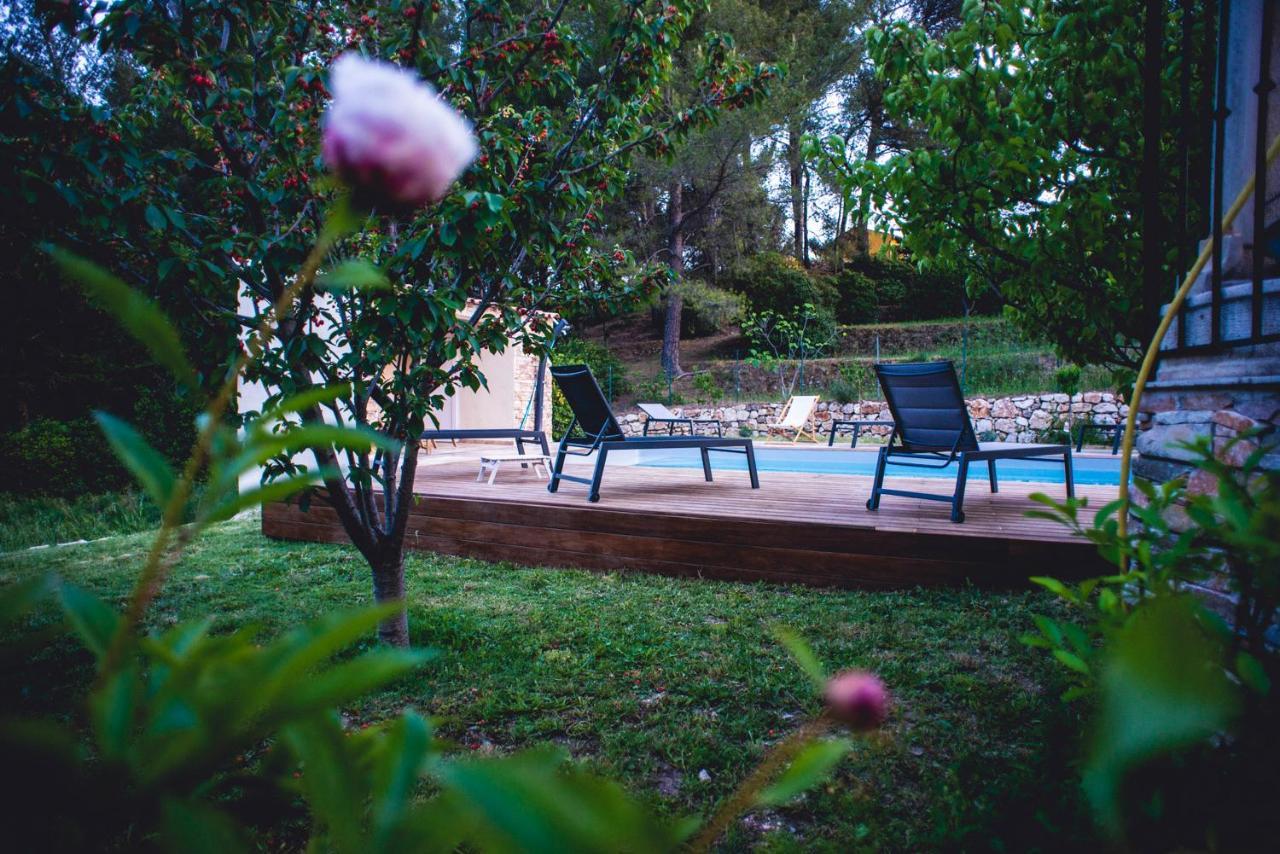 Les Manaux En Provence Bed & Breakfast Roquevaire Eksteriør bilde