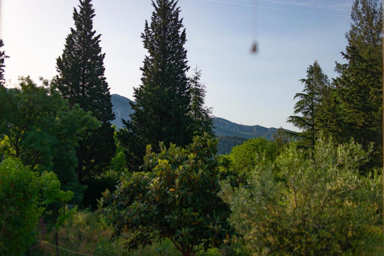 Les Manaux En Provence Bed & Breakfast Roquevaire Eksteriør bilde