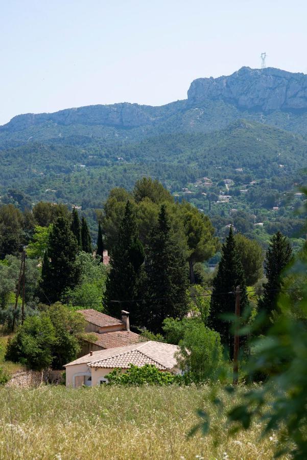 Les Manaux En Provence Bed & Breakfast Roquevaire Eksteriør bilde