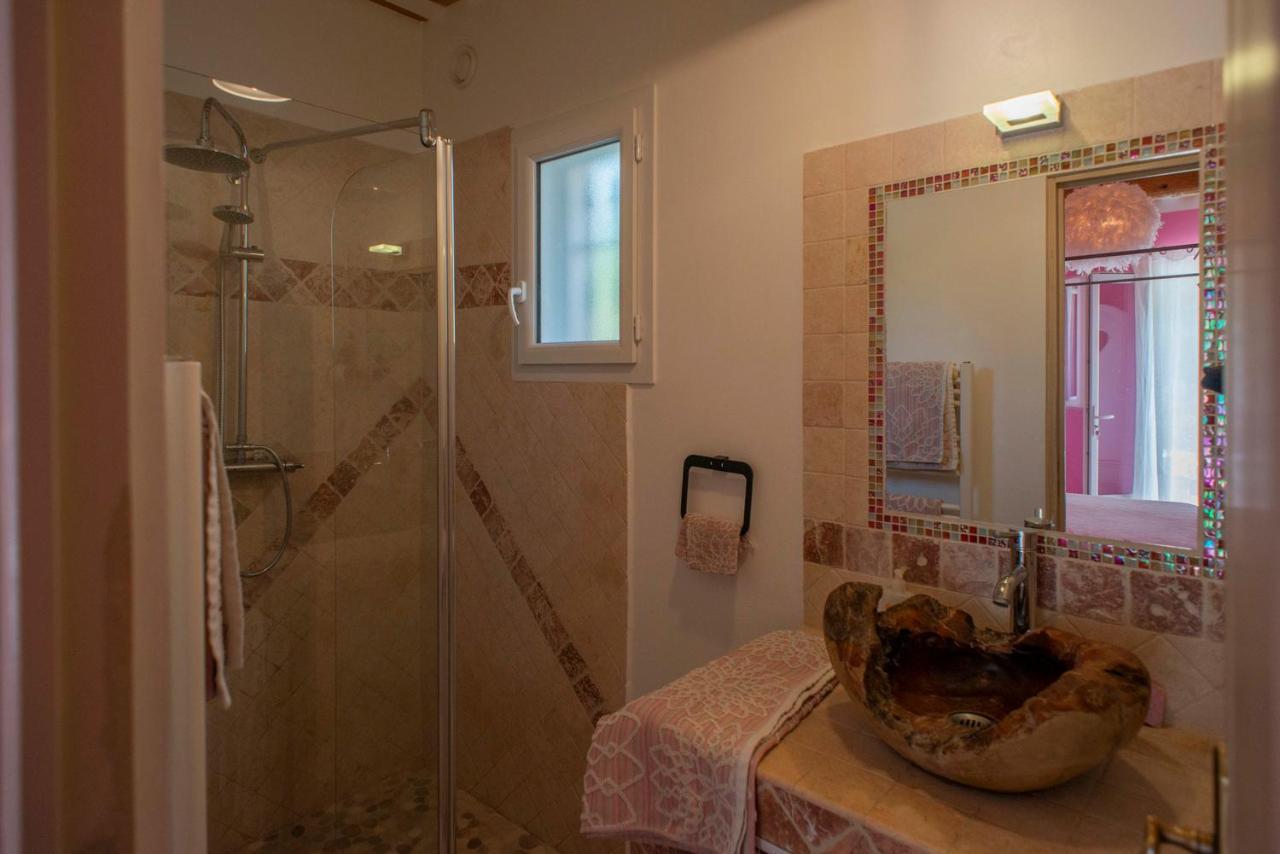 Les Manaux En Provence Bed & Breakfast Roquevaire Eksteriør bilde