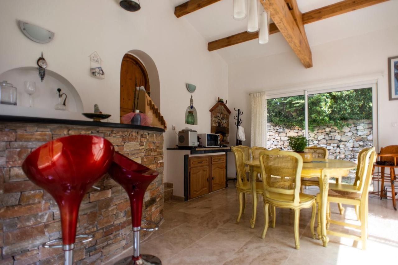 Les Manaux En Provence Bed & Breakfast Roquevaire Eksteriør bilde