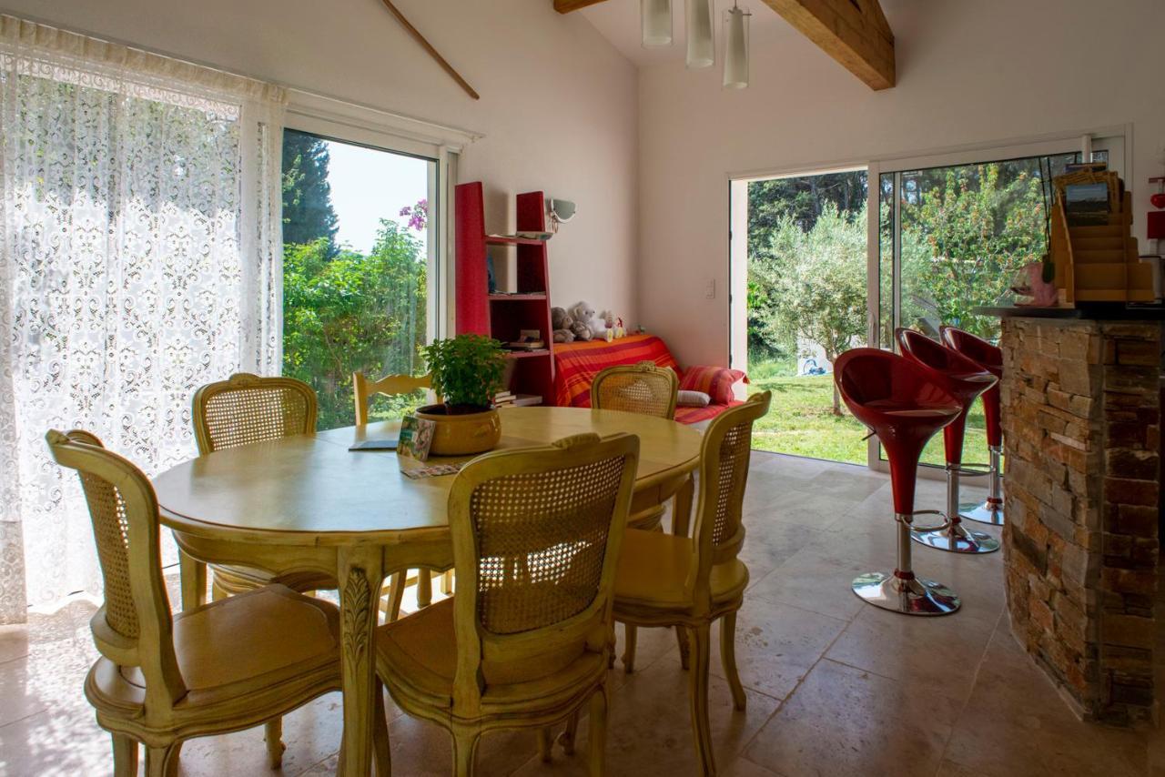 Les Manaux En Provence Bed & Breakfast Roquevaire Eksteriør bilde